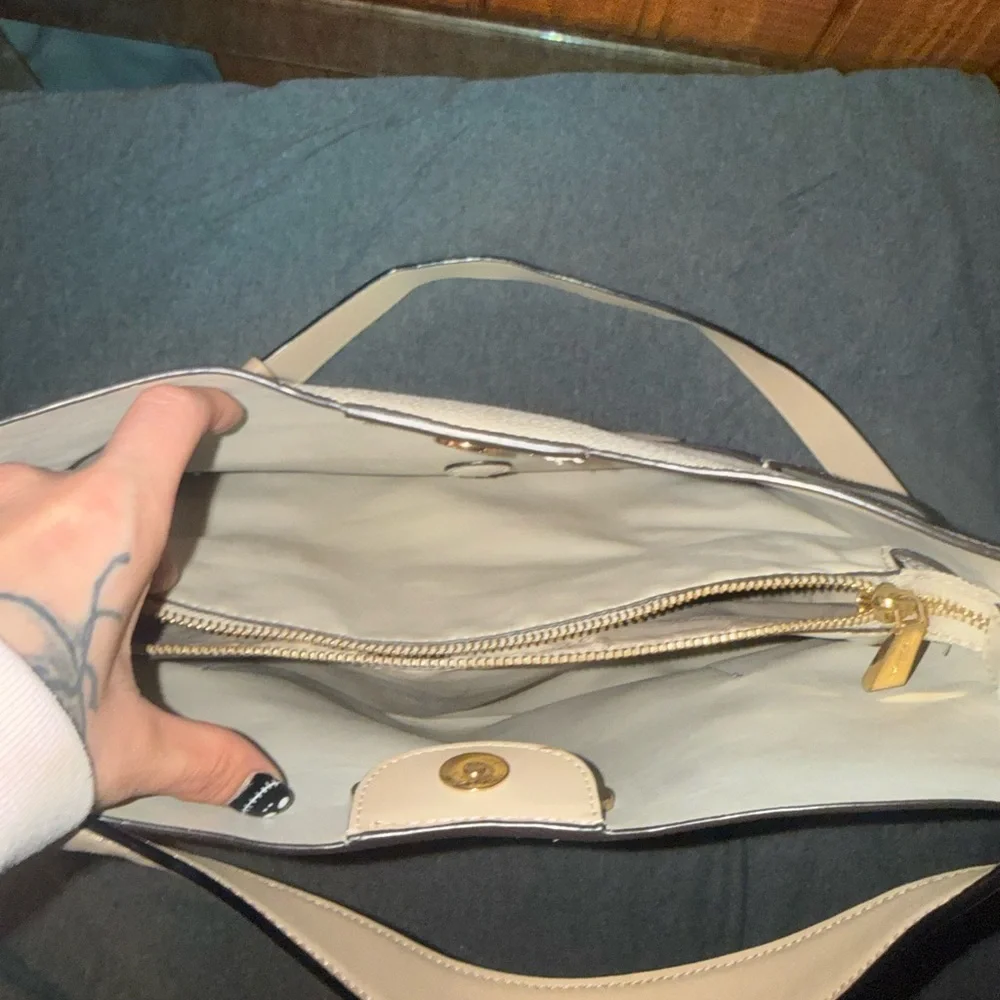 Michael Kors Cream Shoulder Bag - Picture 11 of 11